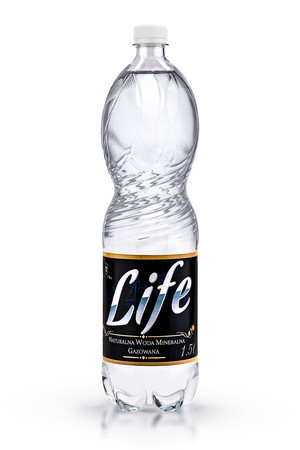 LIFE Natürliches Mineralwasser mit kohlensäure